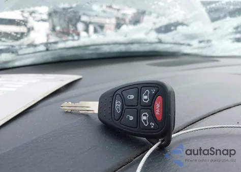 2004 Chrysler Town & Country из США, поврежденный, VIN 1C4GP45R64B562598